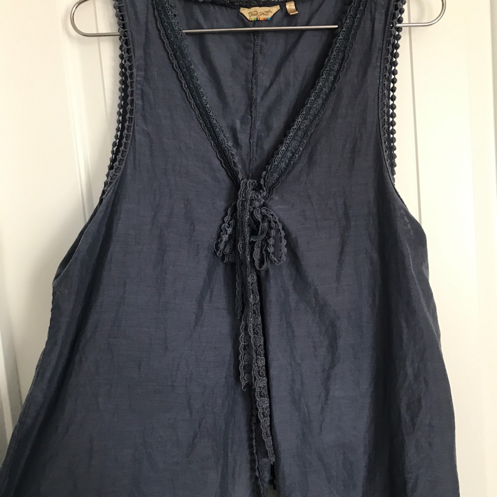 Tie front soft blue/gray tank top